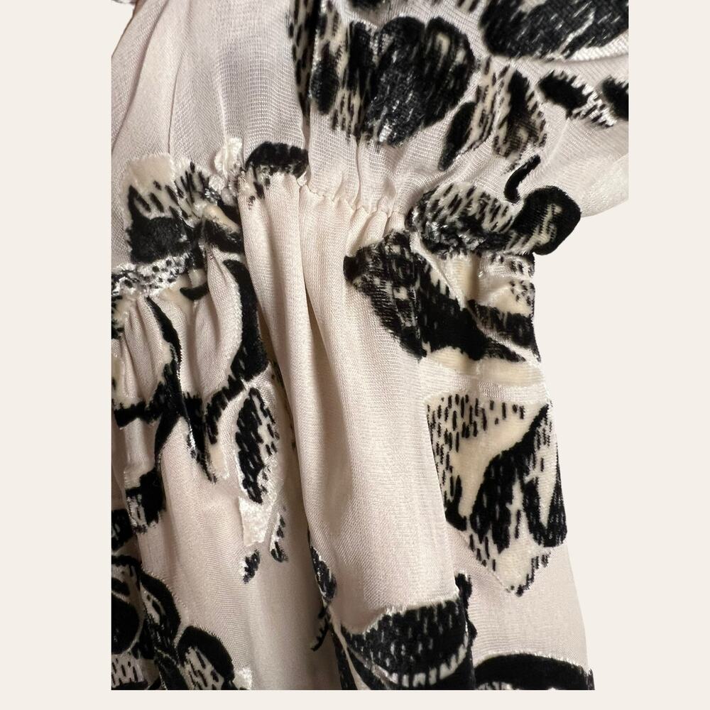 Alice + Olivia White Black Brushed Floral Silk Blend Batwing Flounce Top Size XS - Picture 8 of 9